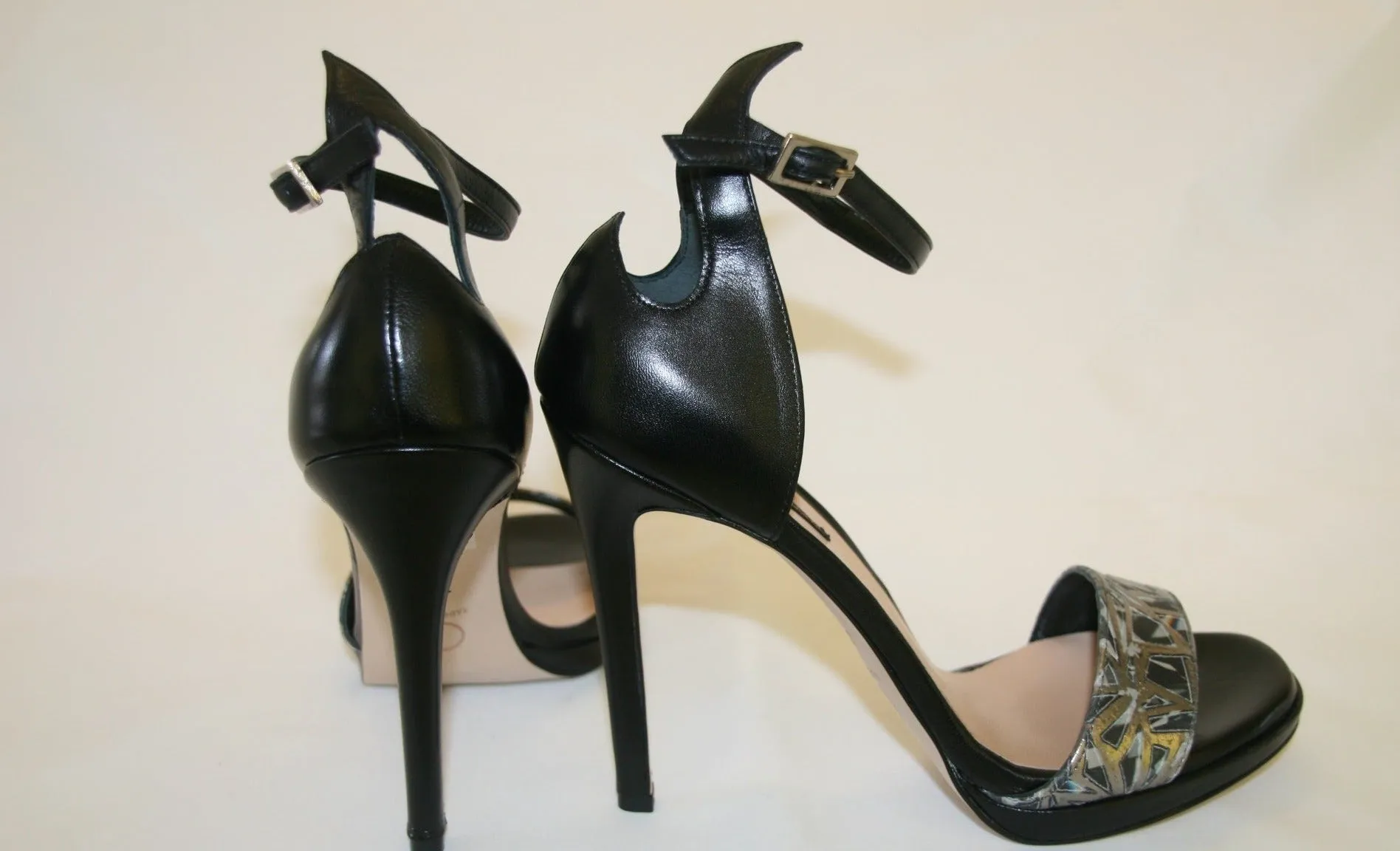 ANDREA PINTO SANDALO TACCO ALTO 11 CM PLATEAU 2 CM. PELLE NERO E ARGENTO RIF.826