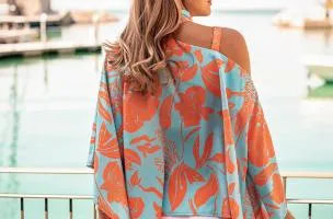 Blusa elegante ampia con stampa, di colore azzurro