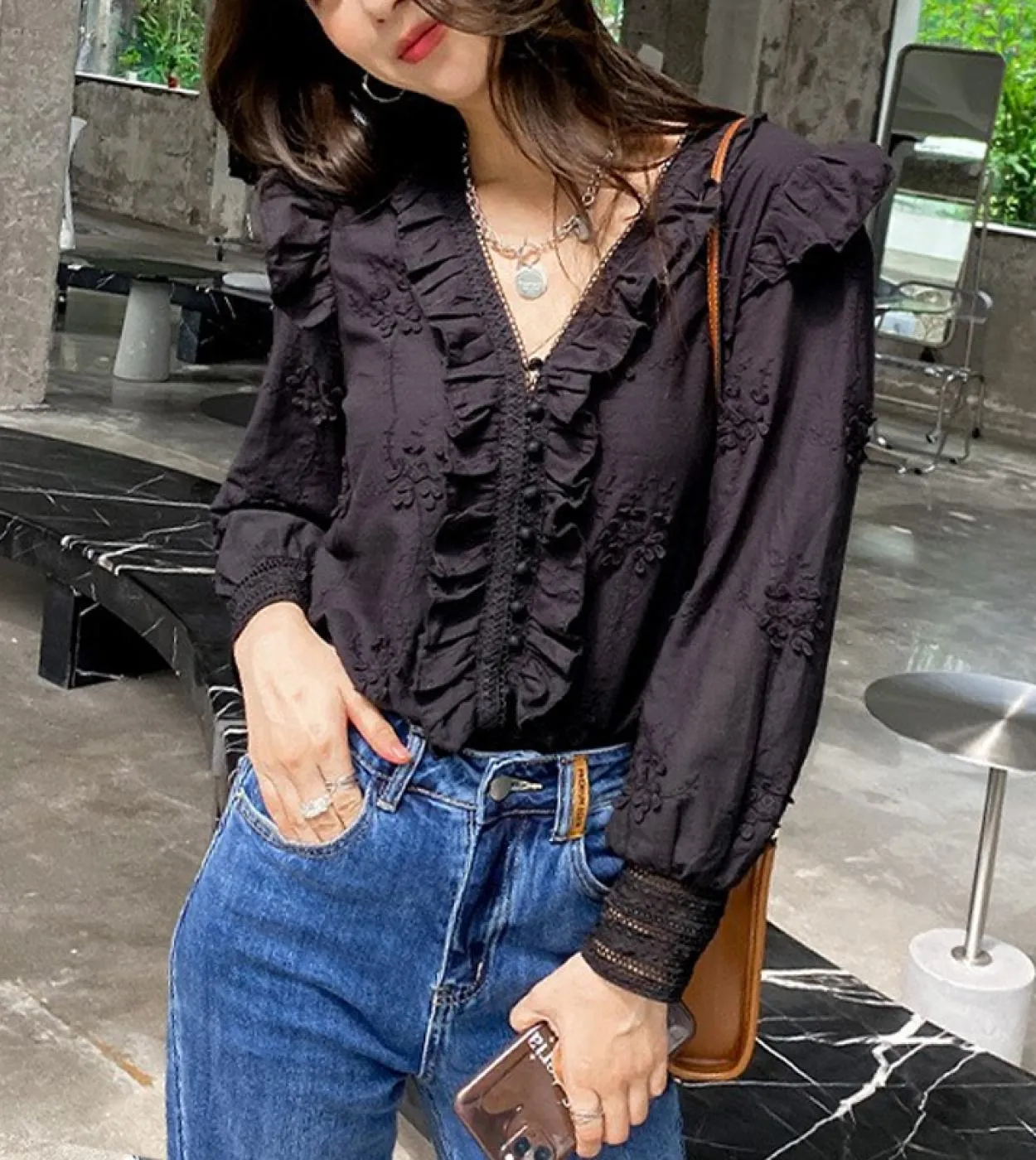 Camicetta a maniche lunghe da donna di nuova moda Camicie a balze ricamate con scollo a V stile francese Camicie da donna elegan