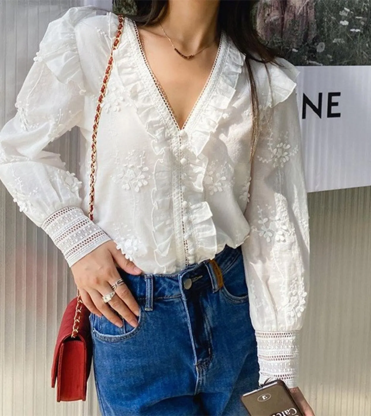 Camicetta a maniche lunghe da donna di nuova moda Camicie a balze ricamate con scollo a V stile francese Camicie da donna elegan
