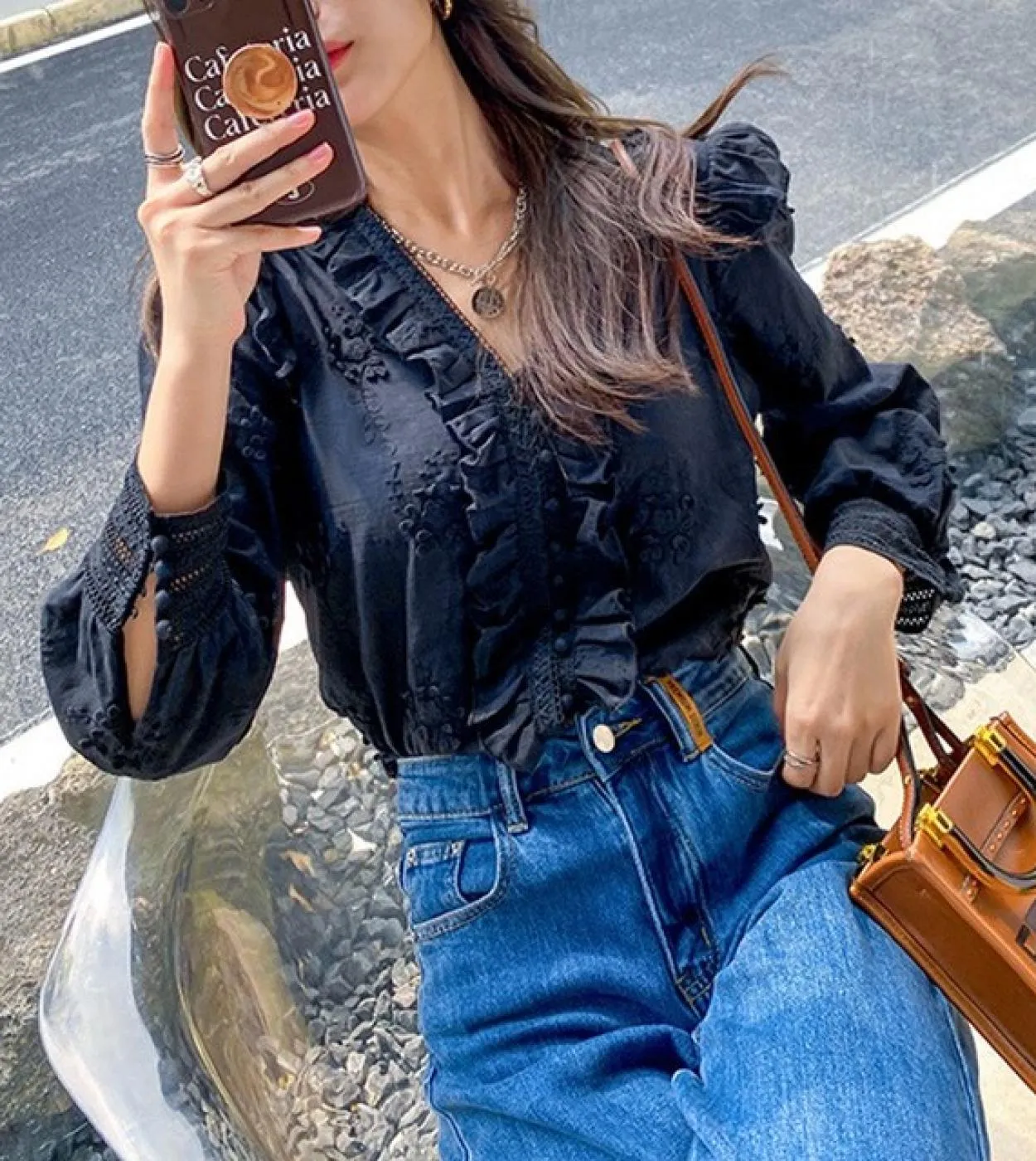 Camicetta a maniche lunghe da donna di nuova moda Camicie a balze ricamate con scollo a V stile francese Camicie da donna elegan