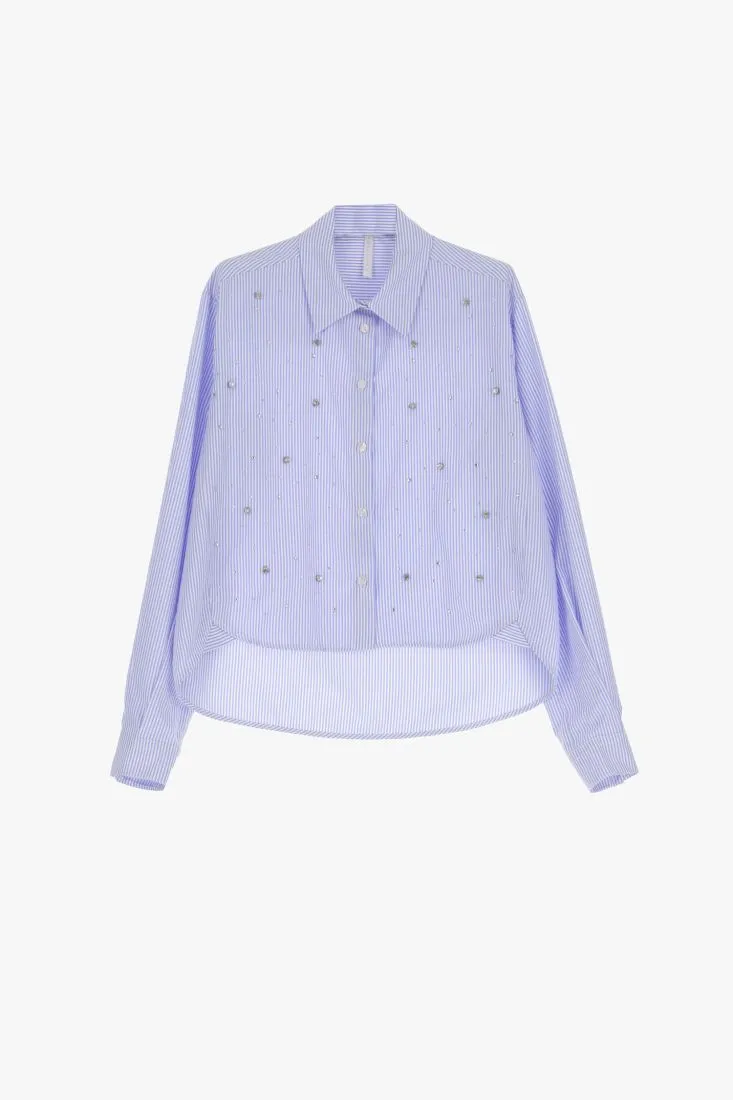 Camicia a righe con strass e orlo asimmetrico