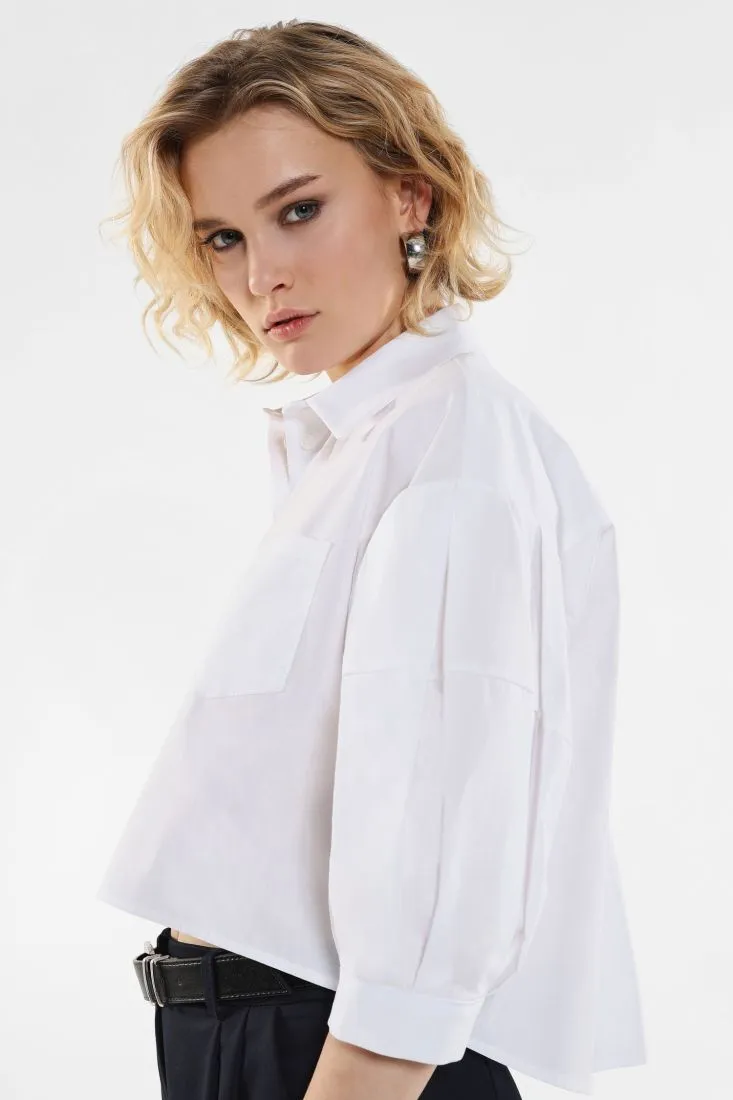 Camicia cropped oversize in puro cotone con tasca applicata