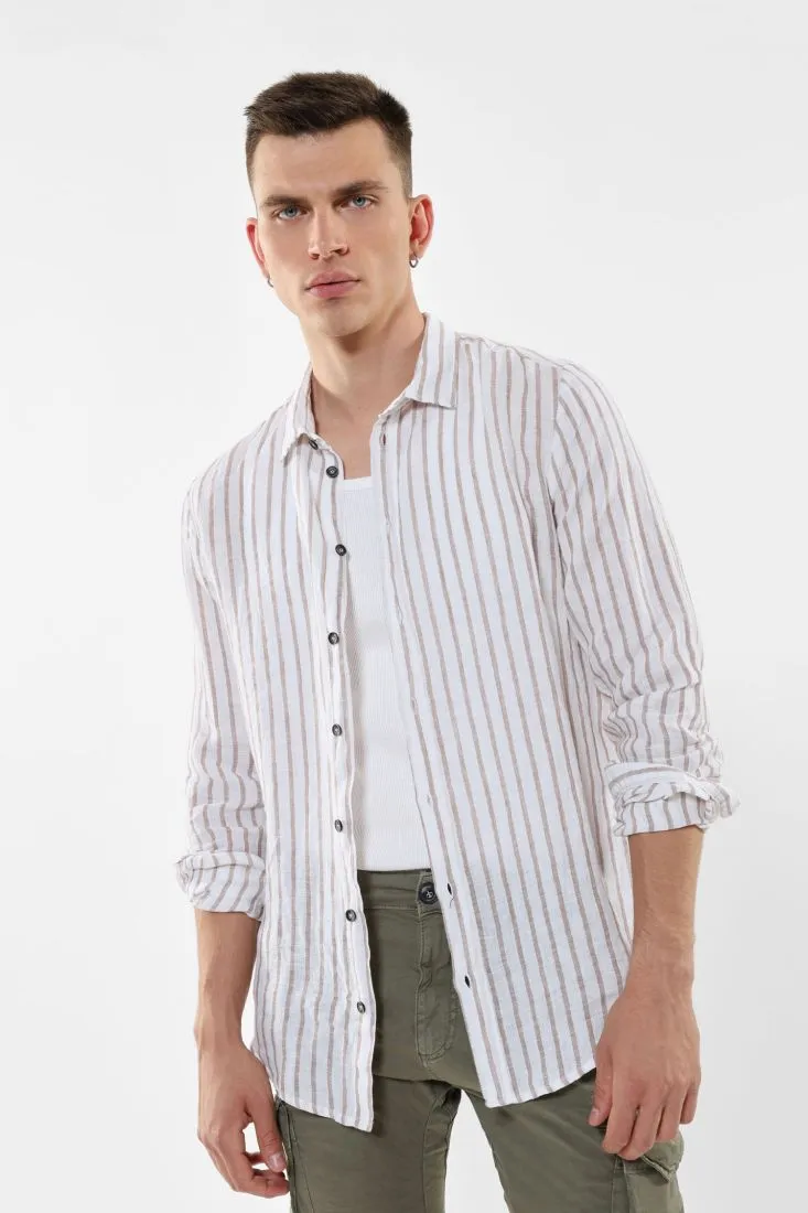 Camicia fantasia rigata in lino con bottoni a contrasto