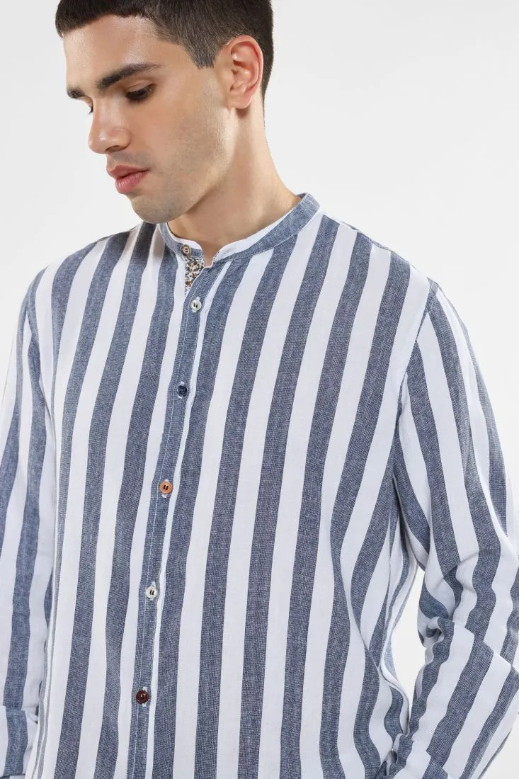 Camicia fantasia rigata in lino con bottoni colorati
