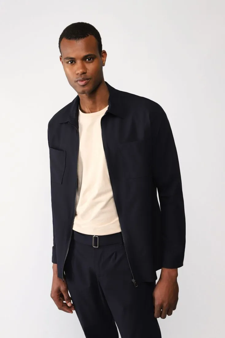 Camicia monocolour con taschini applicati e zip