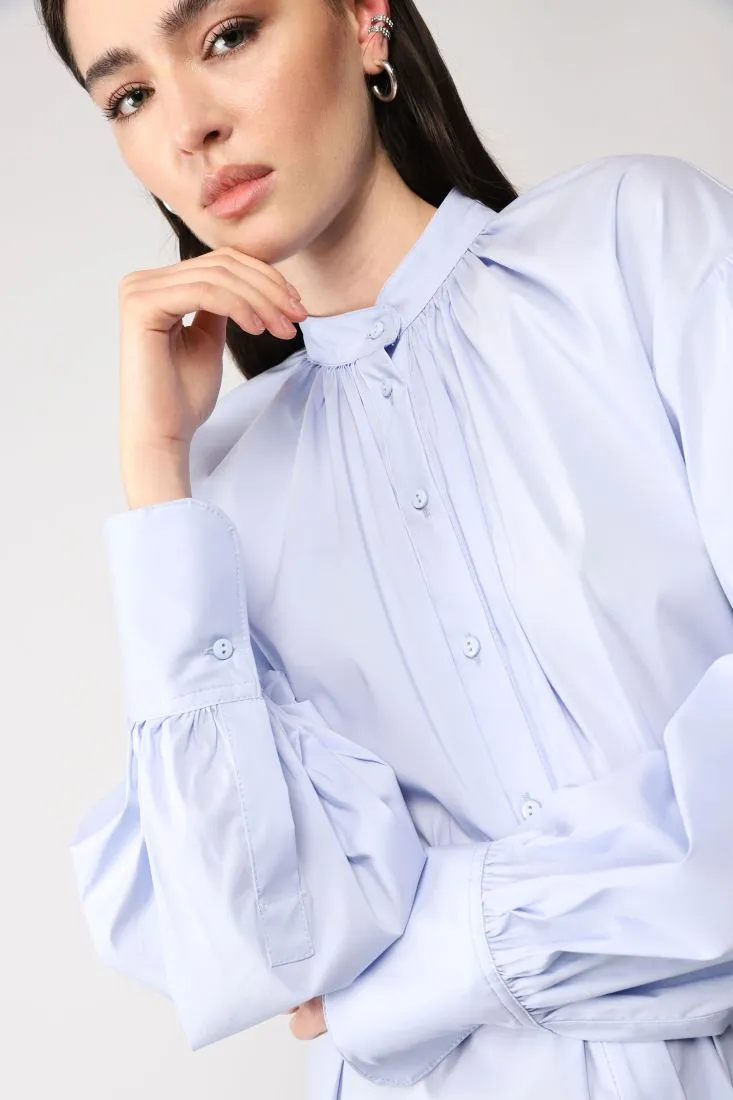 Camicia oversize con collo alla coreana e cintura sottile