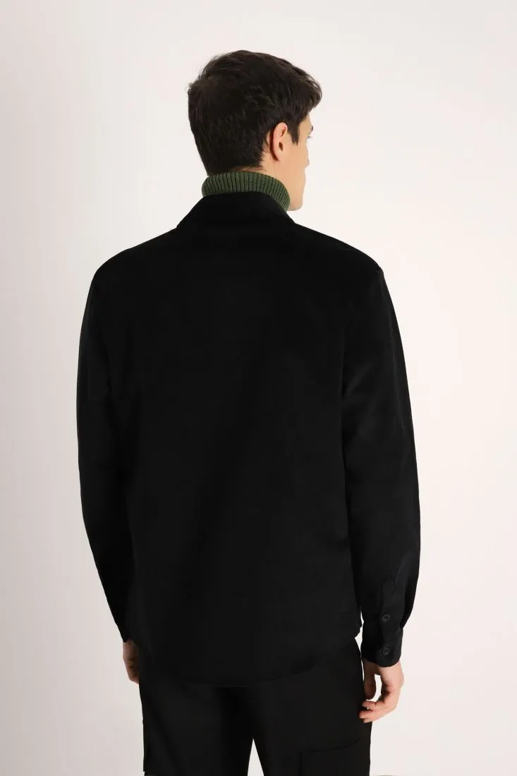 Camicia oversize monocolour con taschini e abbottonatura