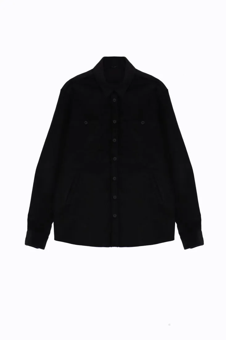 Camicia oversize monocolour con taschini e abbottonatura