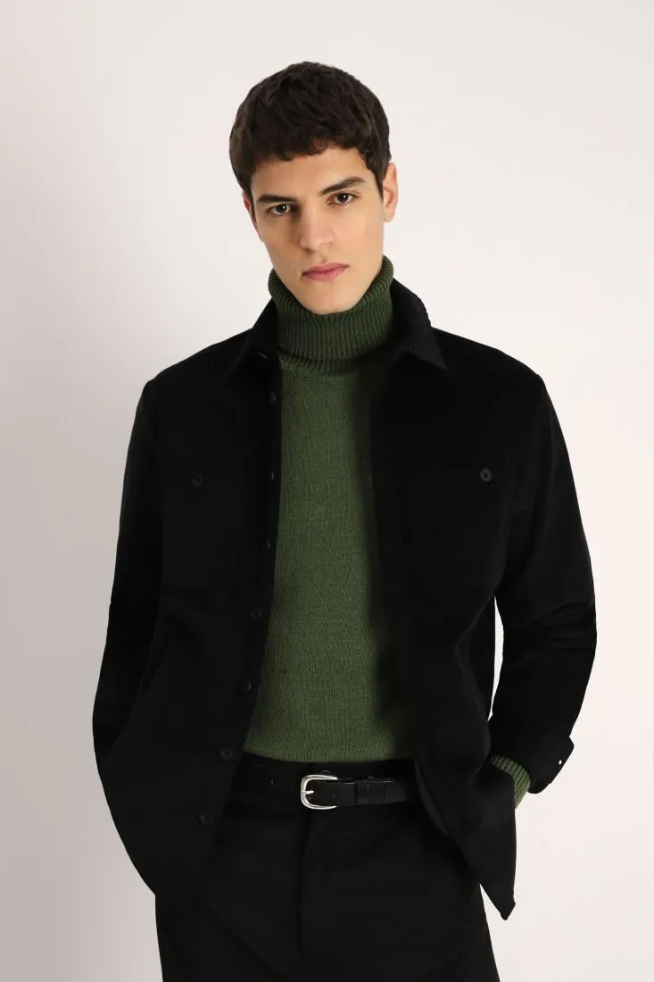 Camicia oversize monocolour con taschini e abbottonatura