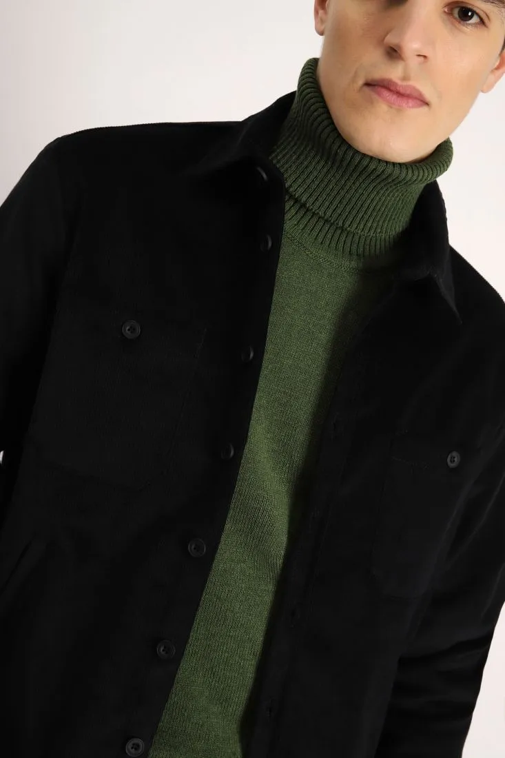 Camicia oversize monocolour con taschini e abbottonatura