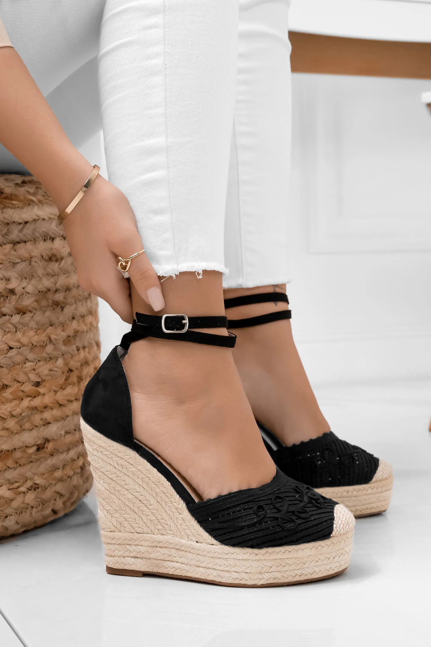 Espadrilles nere con zeppa in corda e ricamo