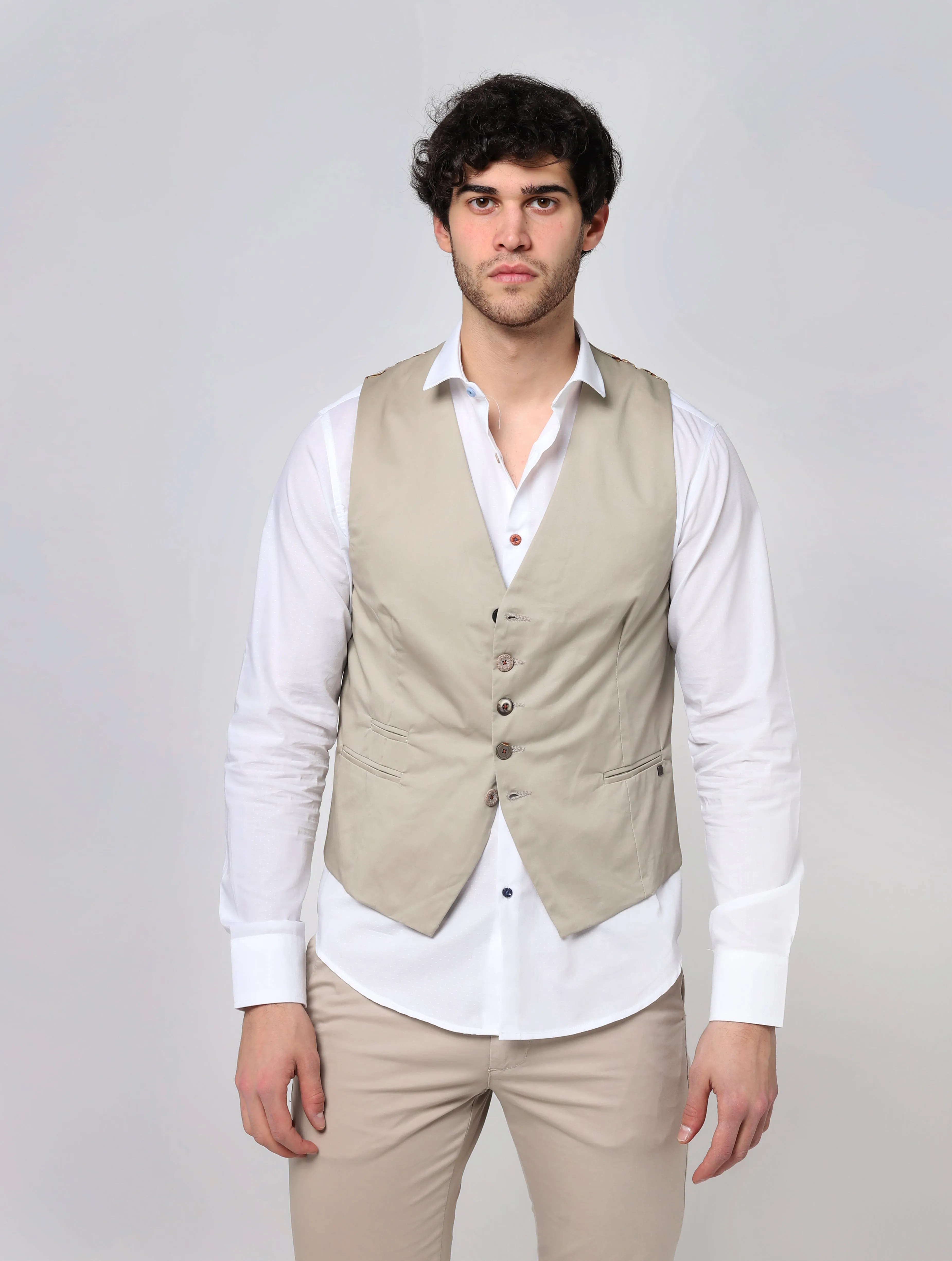 Gilet con 3 taschini (1 piccolo) bottoni diversi fantasia posteriore sulla schiena tipo occhio di pesce con cinturino HGL020CM18