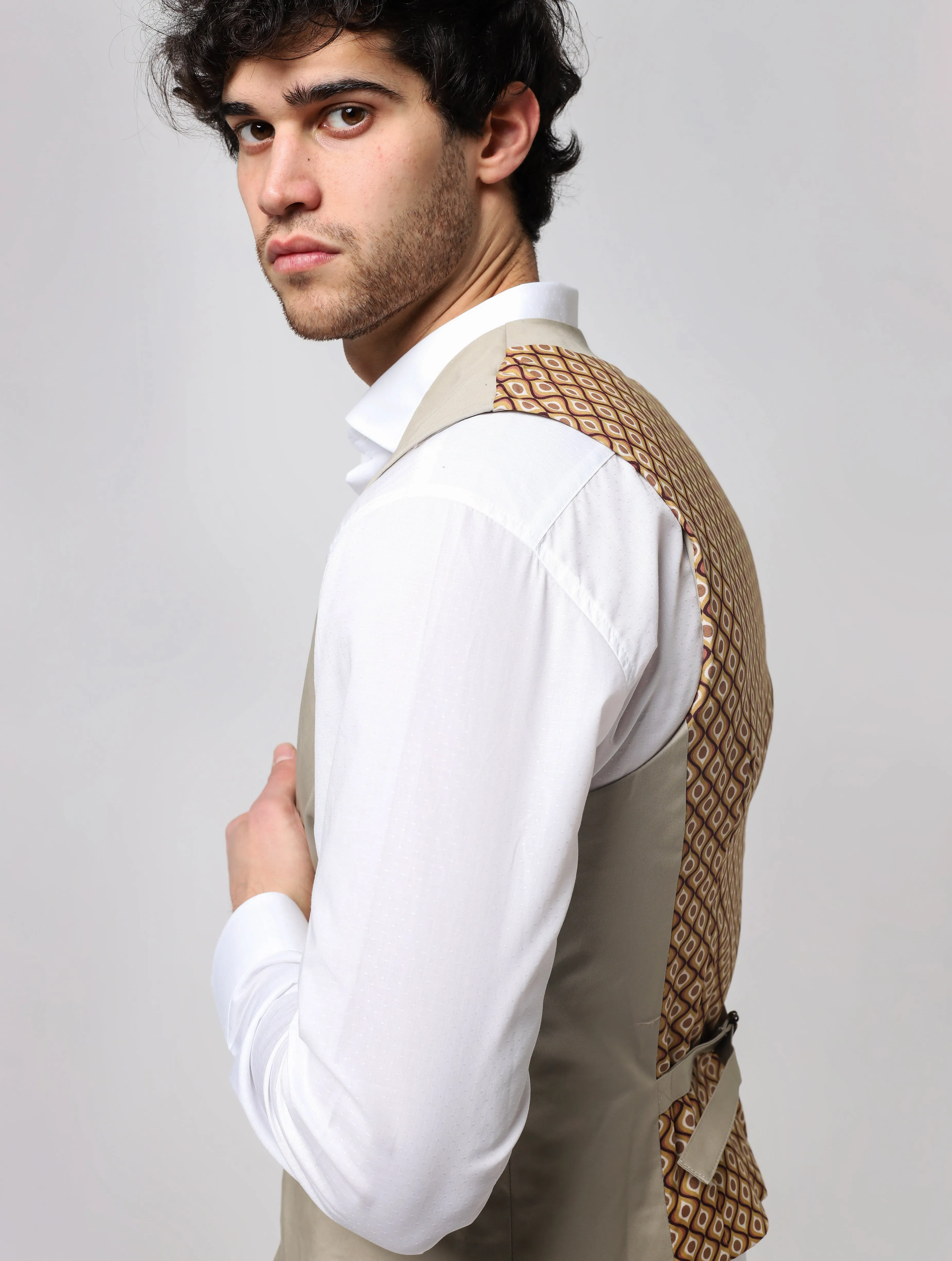 Gilet con 3 taschini (1 piccolo) bottoni diversi fantasia posteriore sulla schiena tipo occhio di pesce con cinturino HGL020CM18