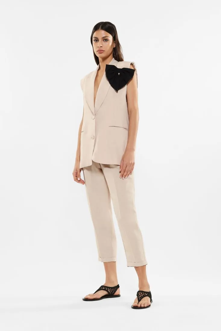 Gilet monopetto con volant applicato a contrasto