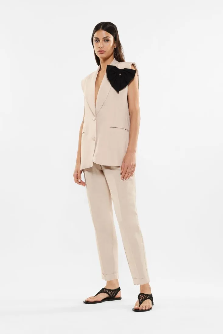 Gilet monopetto con volant applicato a contrasto
