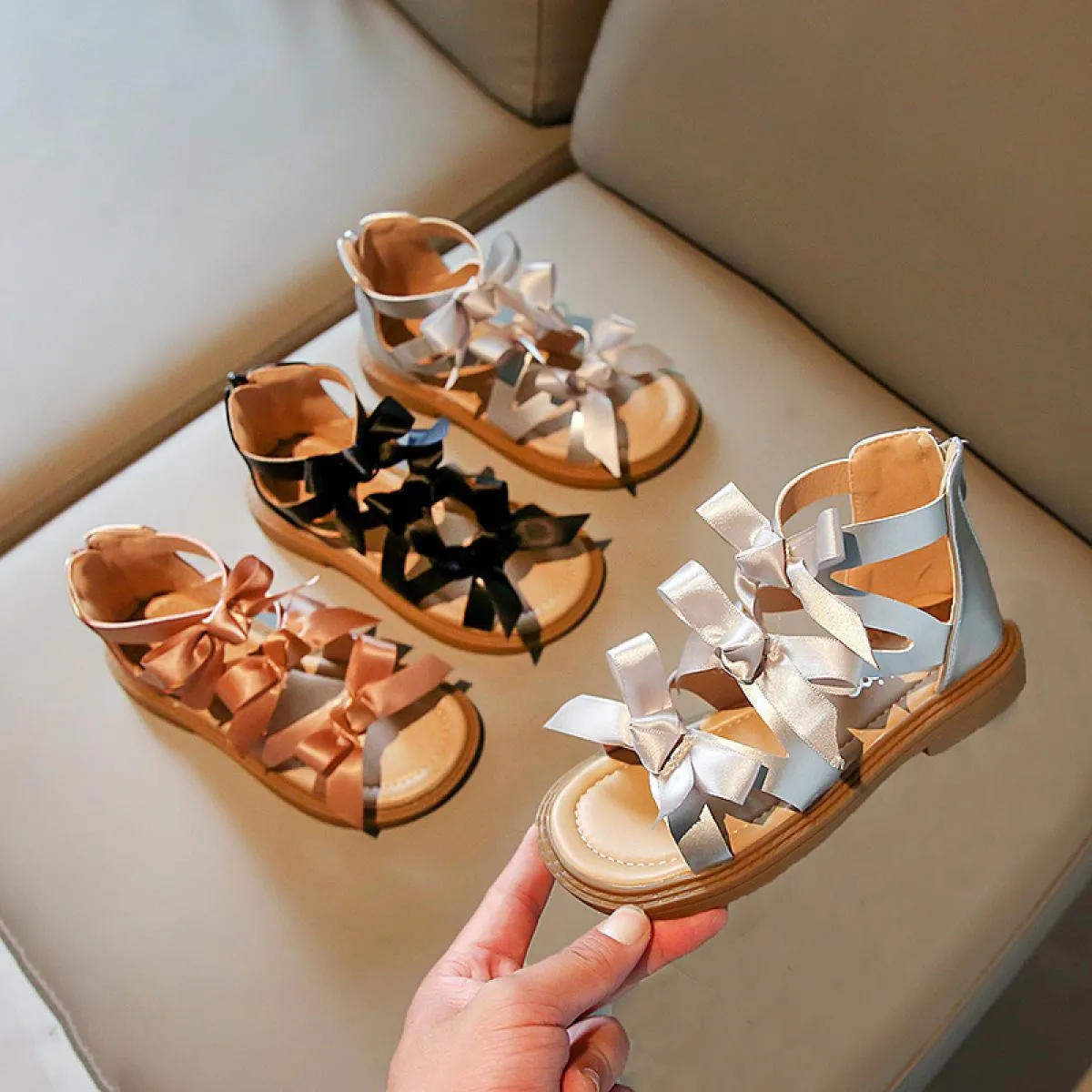 Graziosi nastri con papillon Scarpe da ragazza Sandali con plateau alti Sandali di lusso Designer di marca Scarpe per bambini Ra