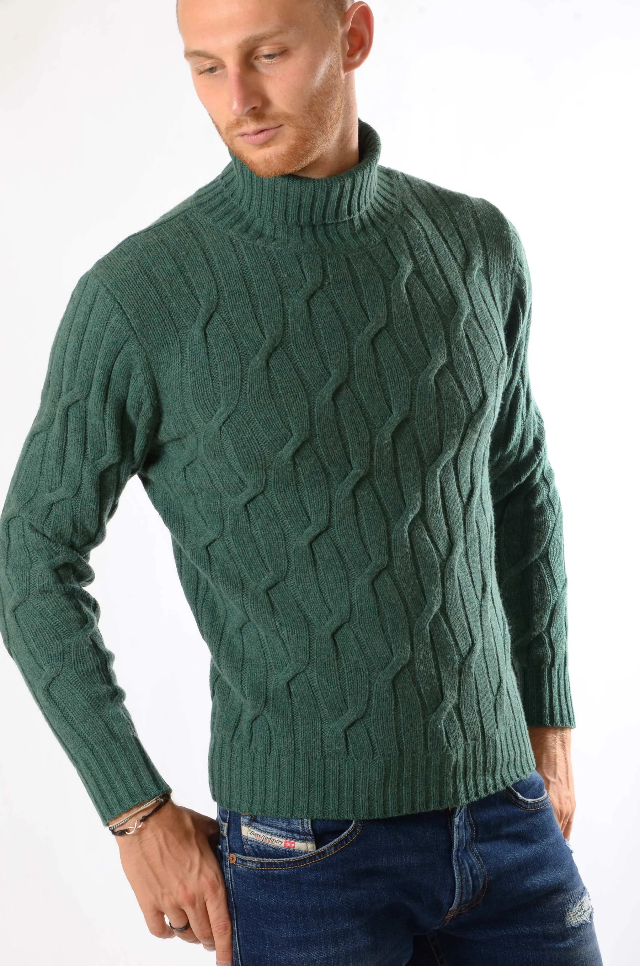 Maglione collo alto treccia