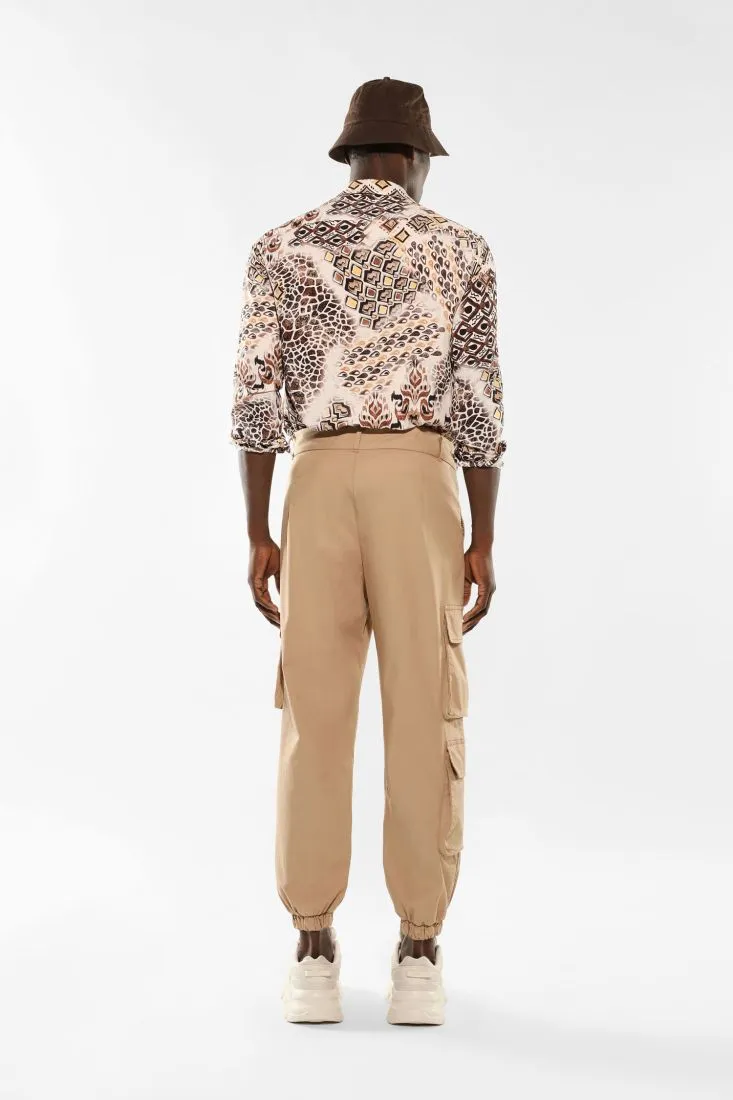 Pantaloni cargo monocolour con tasche verticali e pinces