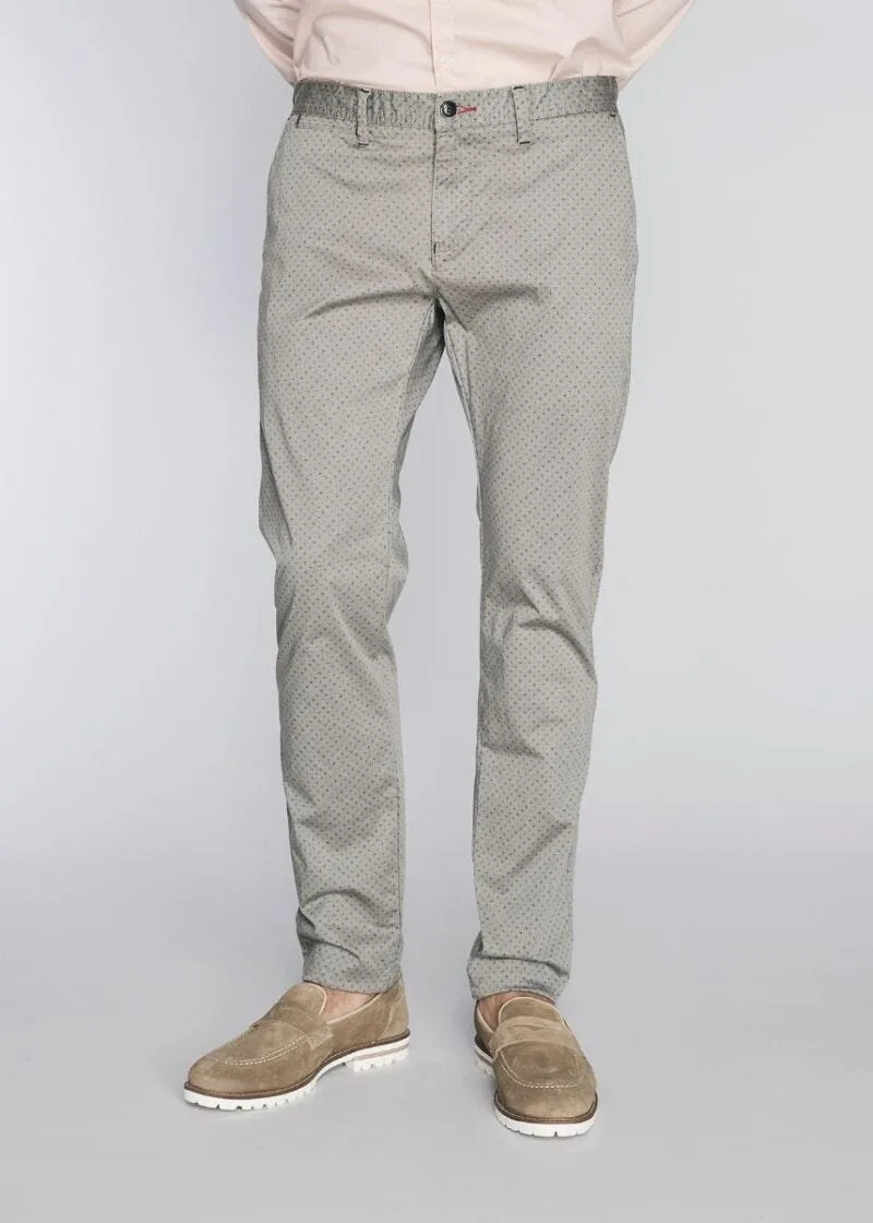 Pantaloni chino con fantasia geometrica