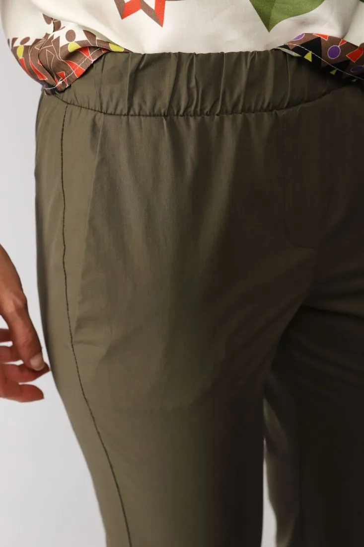 Pantaloni slim-fit con tasche verticali e vita elasticizzata