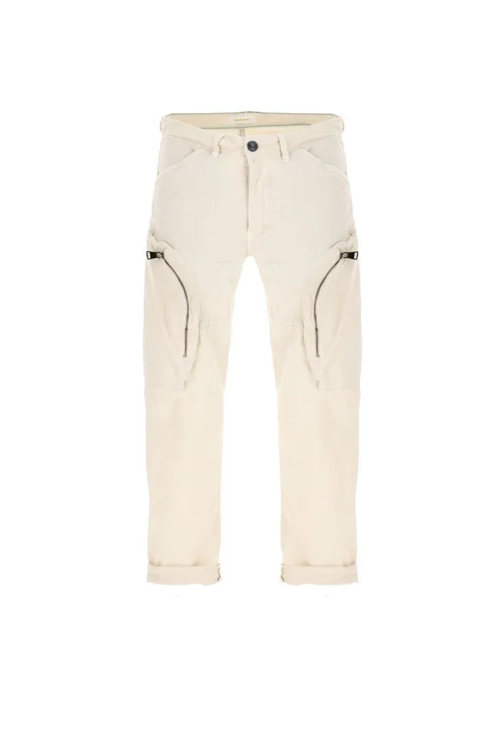 Pantaloni straight con tasche laterali applicate con zip