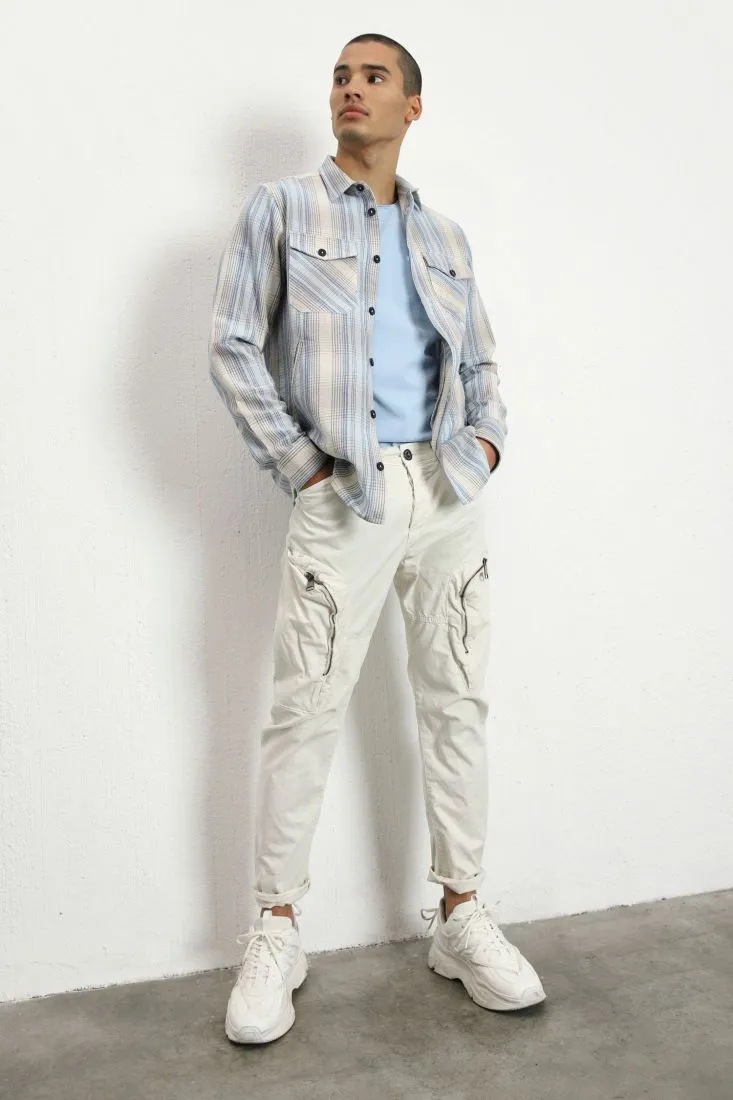 Pantaloni straight con tasche laterali applicate con zip