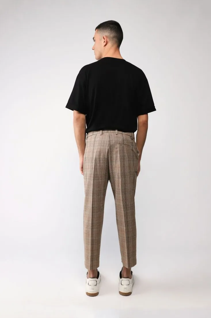 Pantaloni straight cropped a quadri con piega stirata