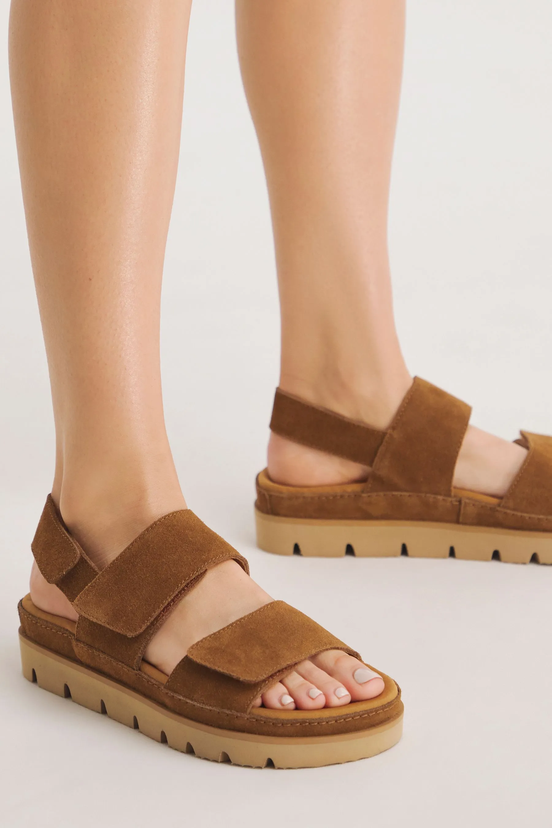 Simply Be Vestibilità ampia - Scarpe da ginnastica spesse scamosciate comode e Sandali da avvicinare    