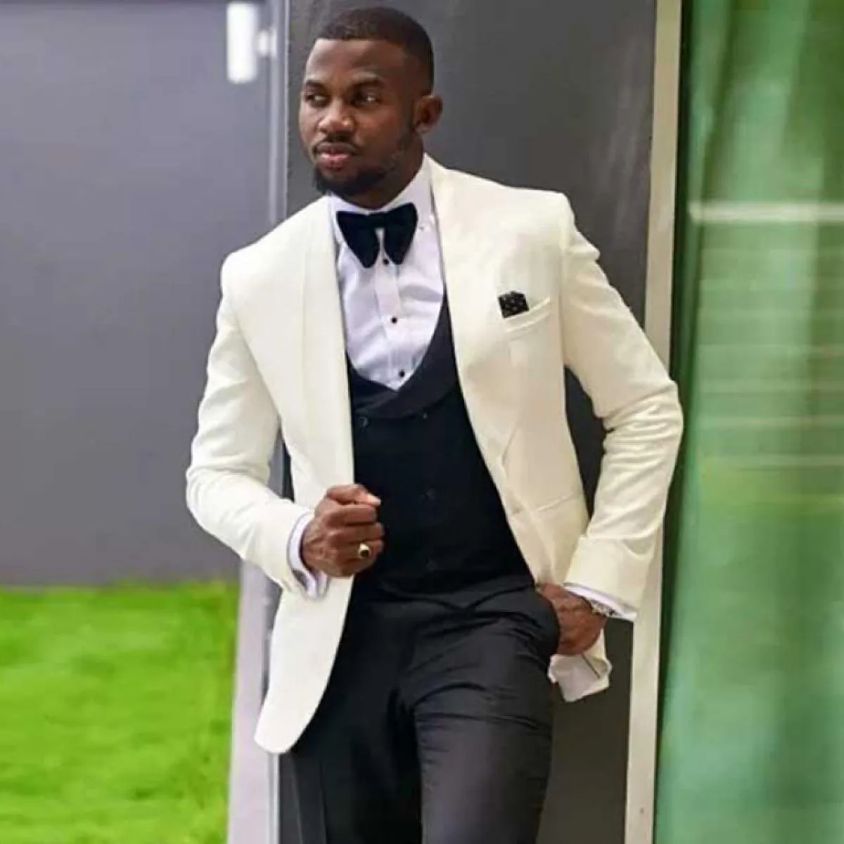 Smoking da sposo avorio abiti da uomo per matrimonio con pantaloni neri blazer moda maschile giacca 3 pezzi ultimo gilet Prom Co