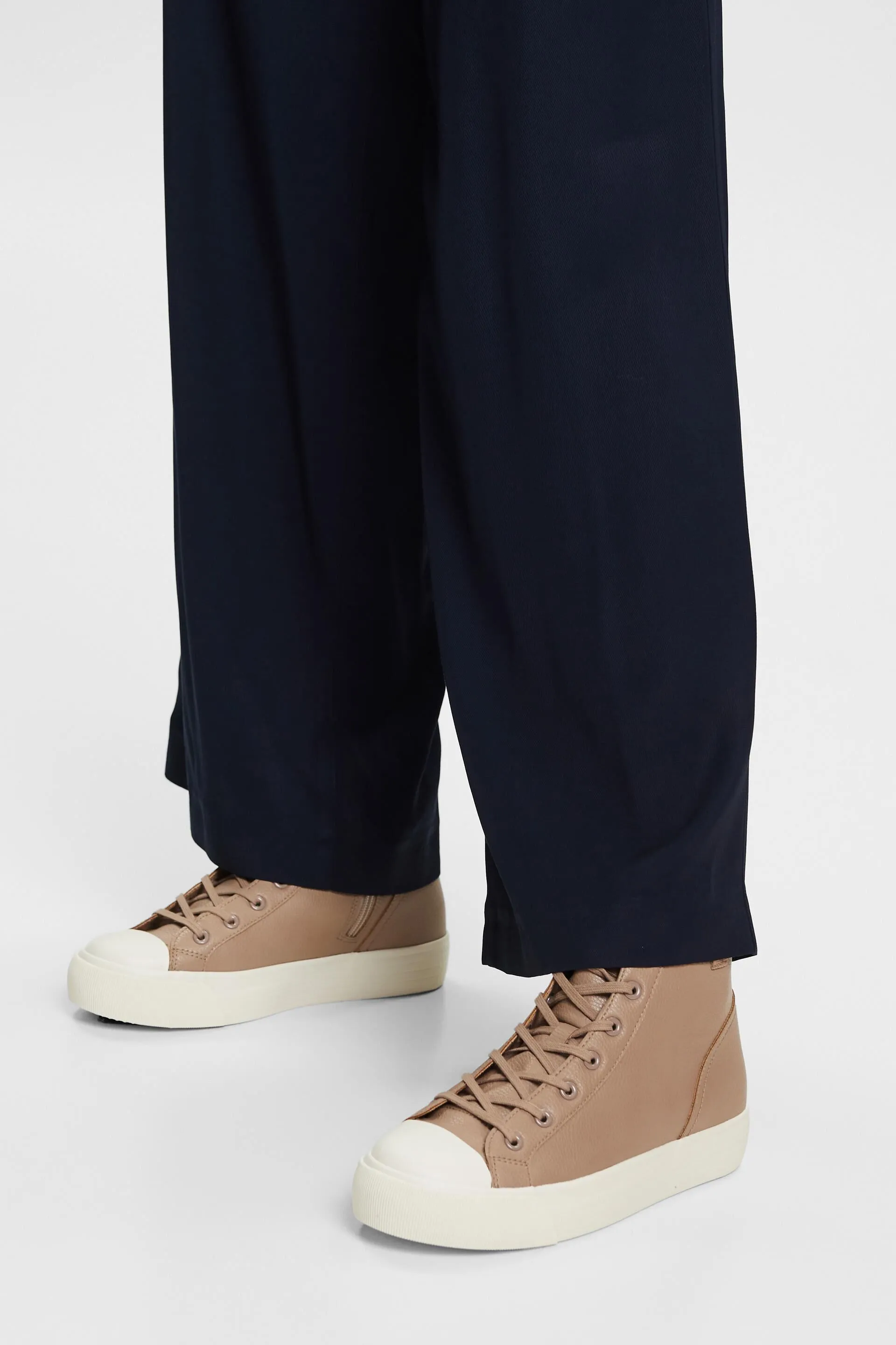 Sneakers con plateau in similpelle