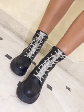 Stivaletti con lacci di strass