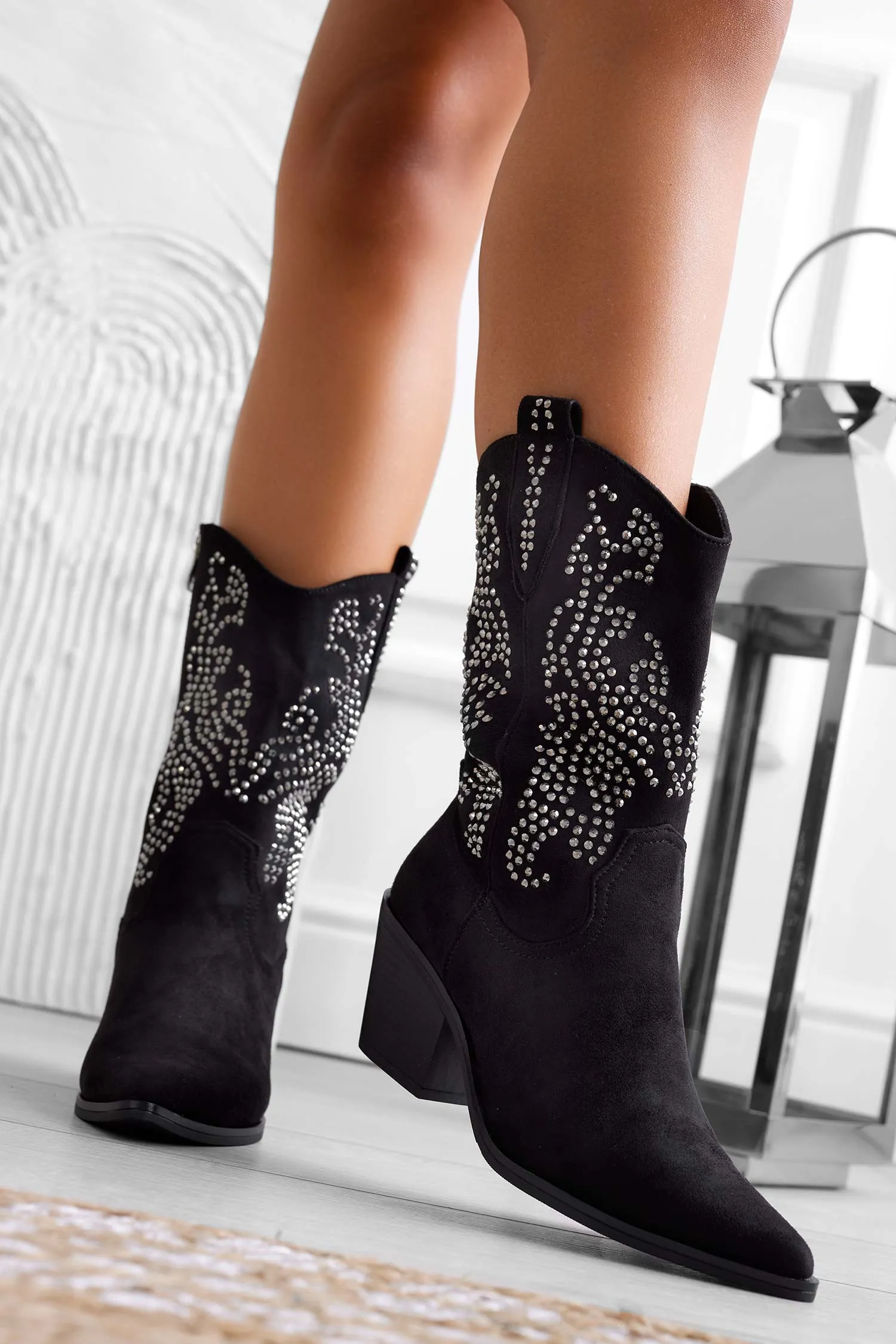 Stivaletti neri camperos con strass
