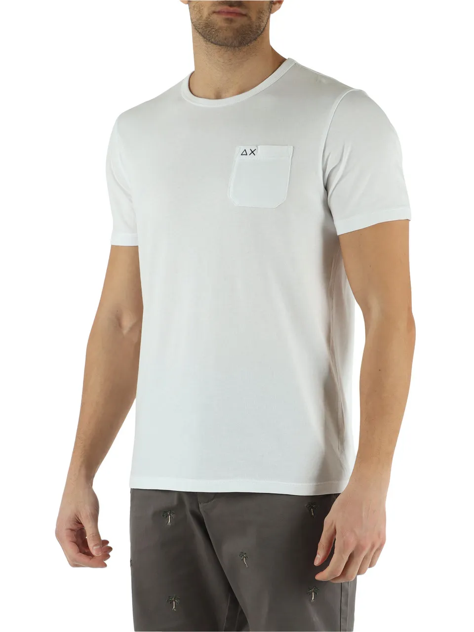 T-shirt in cotone con taschino e ricamo logo frontale