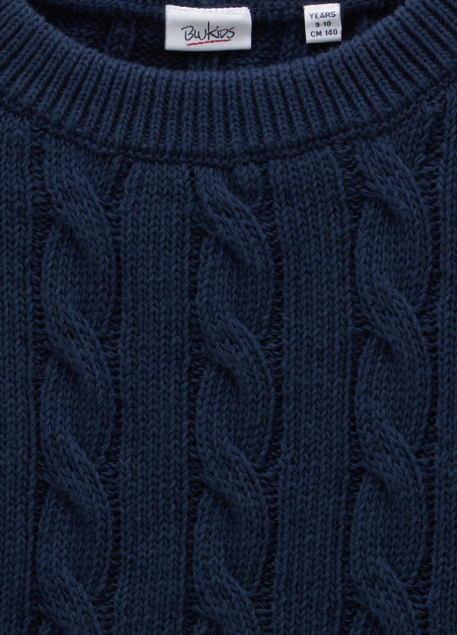 Tricot cropped a treccia ragazza